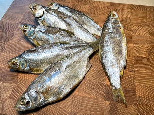 Бастони Чипсы свиные классические: Тарань вяленая (Азовская)