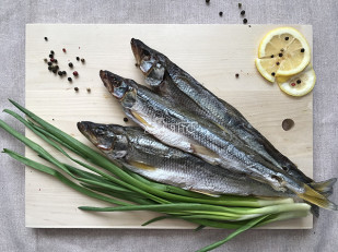 Арахис со вкусом барбекю: Корюшка вяленая с икрой