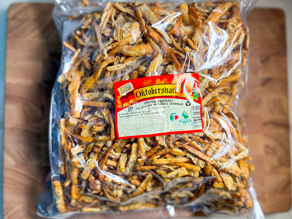 Нитка ЖАРЕНАЯ "Чеснок с зеленью" Oktobersnack 1 кг (сырный продукт) в Каменск-Уральском