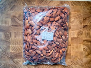 Ведро Ржаные гренки со вкусом Сметана зелень (1 кг): Миндаль ж/с со вкусом 