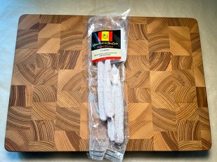 Чипсы: Колбаски сыровяленые Mini Fuet 